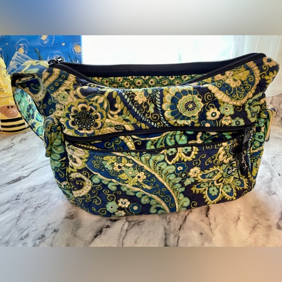 Vera Bradley medium sized crossbody - Picture 5 of 5